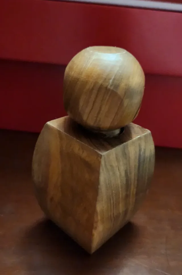 Cascanueces de madera artesanal