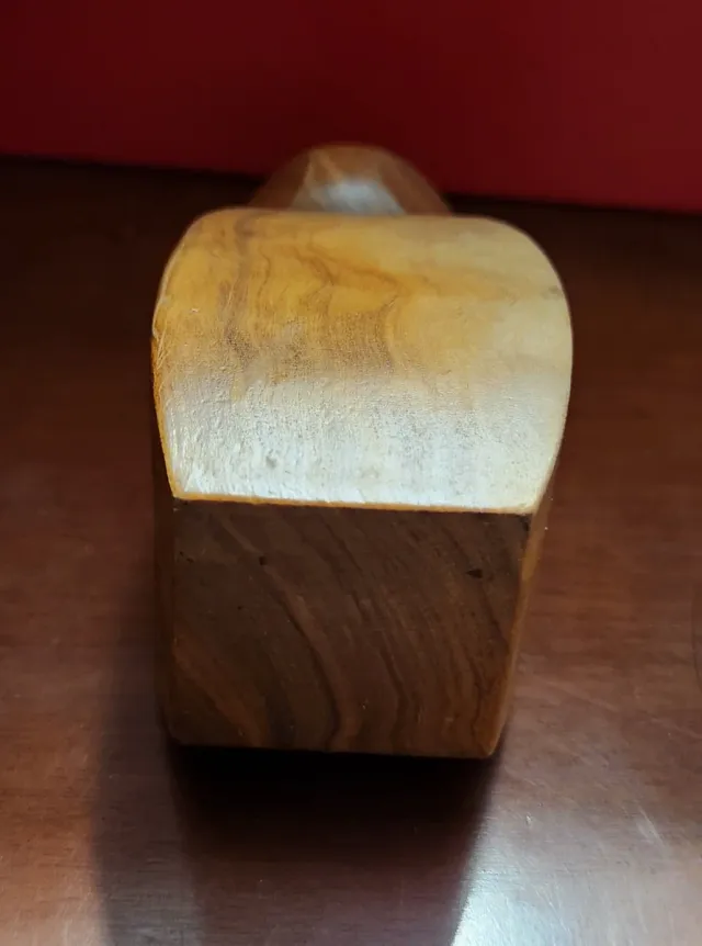 Cascanueces de madera artesanal