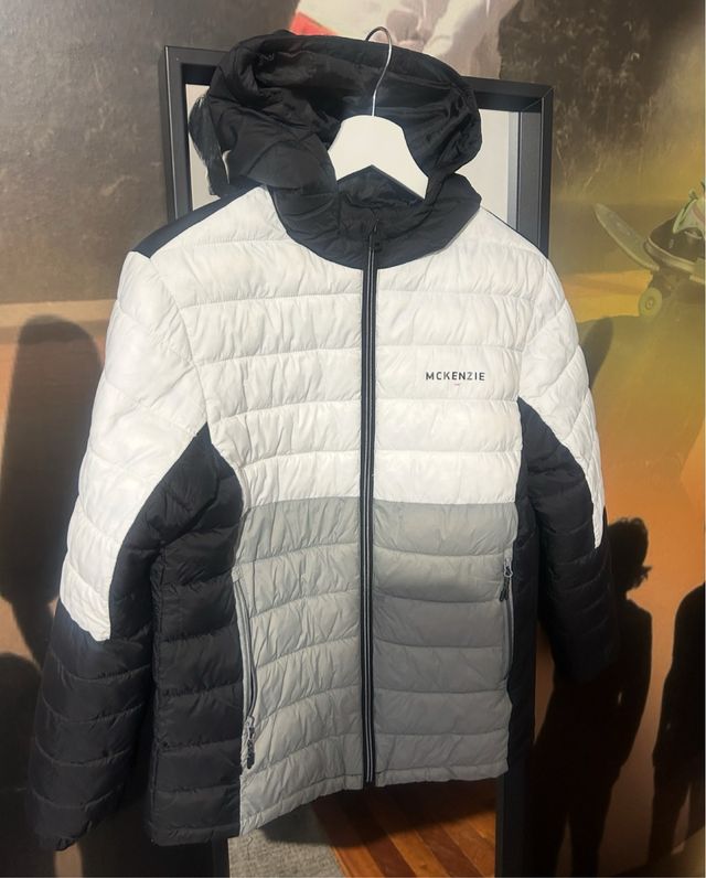 Plumífero McKenzie niño blanco y negro