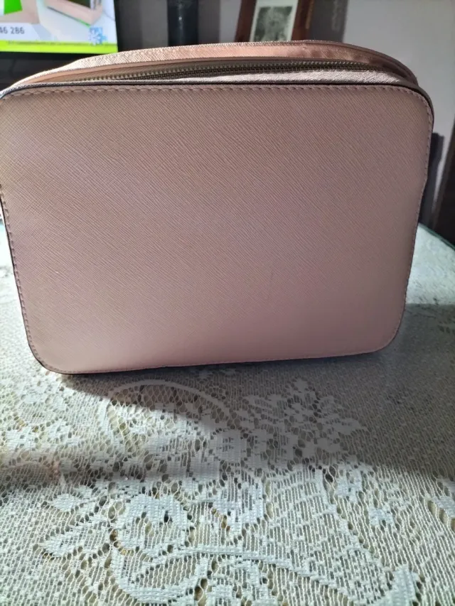 Bolso negro acolchado