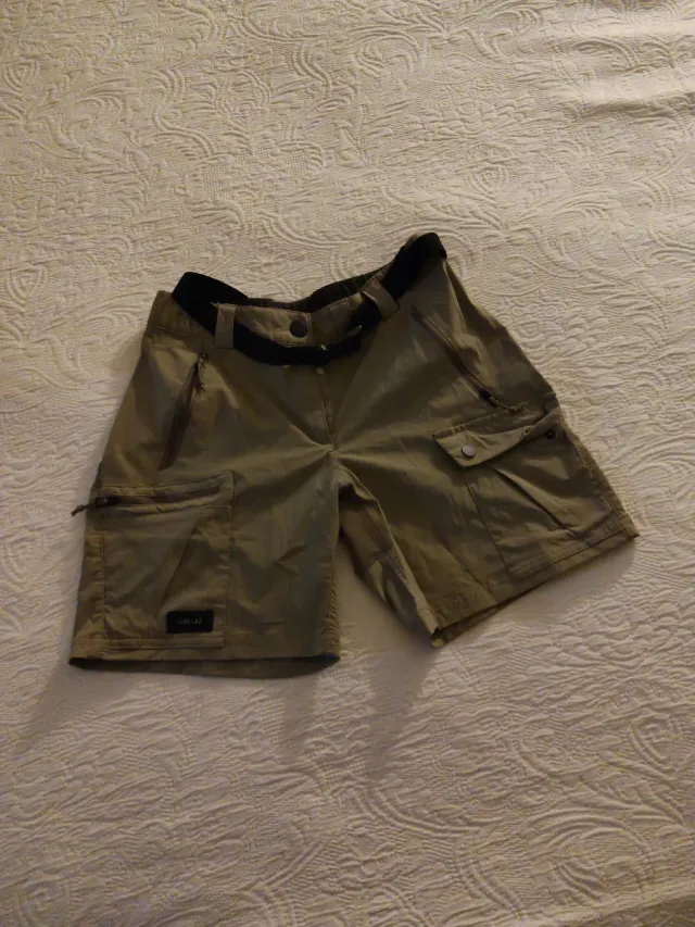 Pantalón de trekking beige y negro