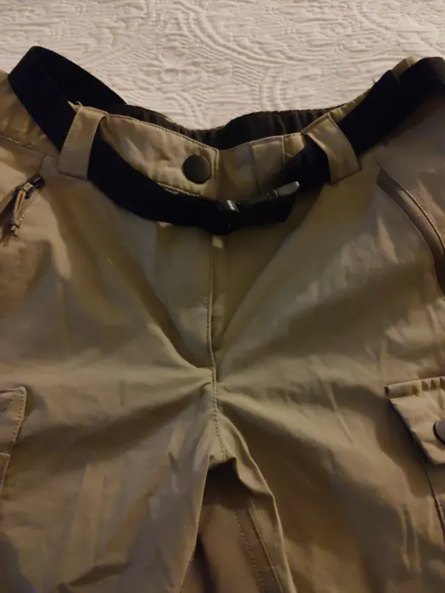 Pantalón de trekking beige y negro