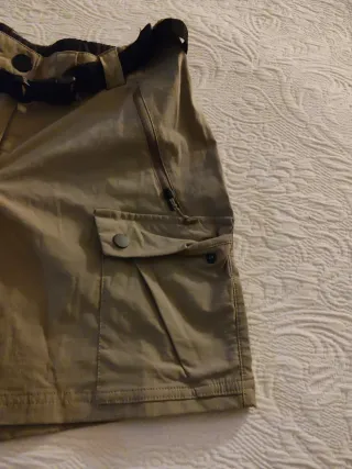 Pantalón de trekking beige y negro