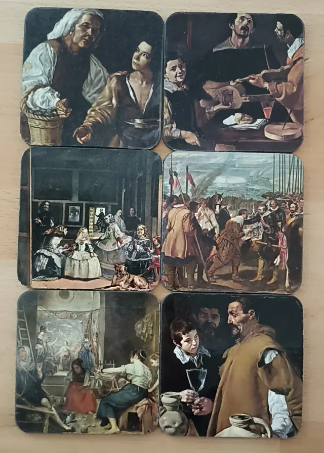 Bicchieri con opere d'arte classiche