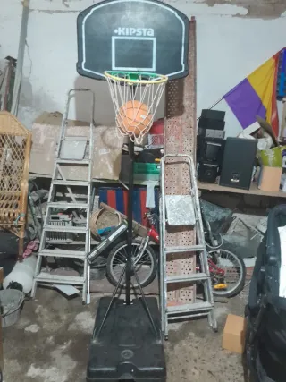 Canasta de baloncesto Kipsta y en perfecto estado