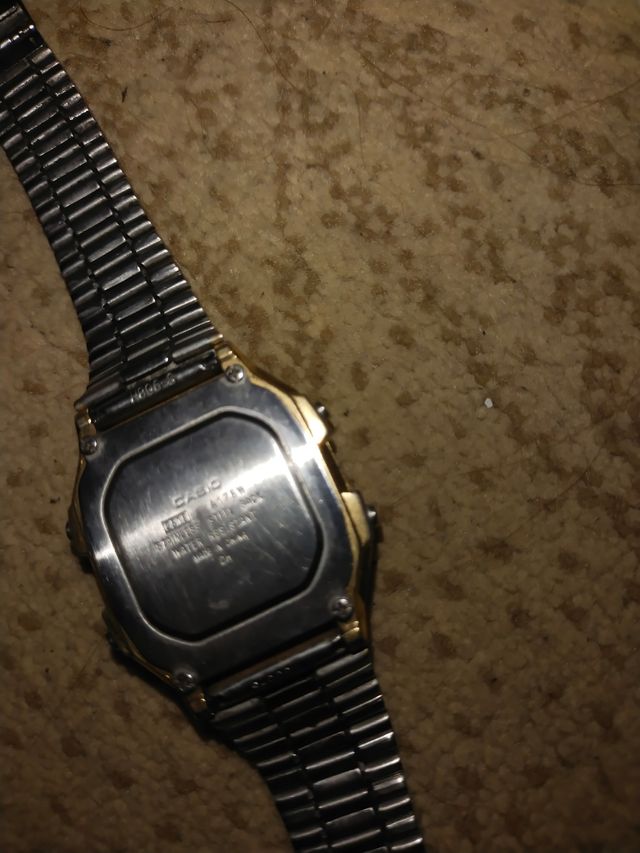 Reloj Casio Dorado y Plateado