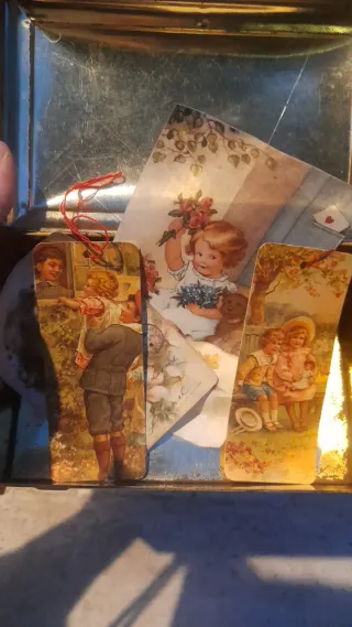 Scatola di latta vintage decorata