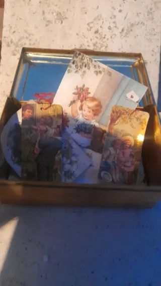 Scatola di latta vintage decorata