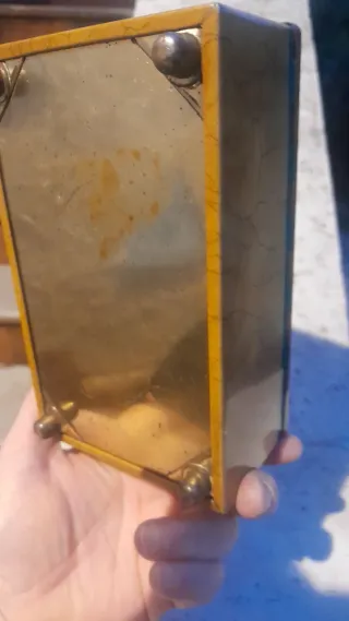 Scatola di latta vintage decorata