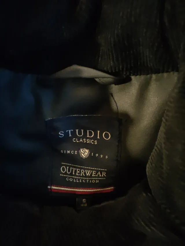 Parka bambino taglia S/48 blu navy. Studio classico.