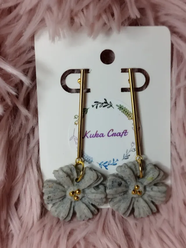 Pendientes Flor Artesanos Dorados y Grises