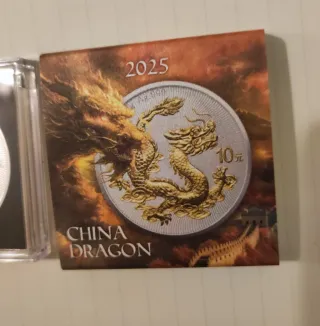 Moneda Dragón China Dorada