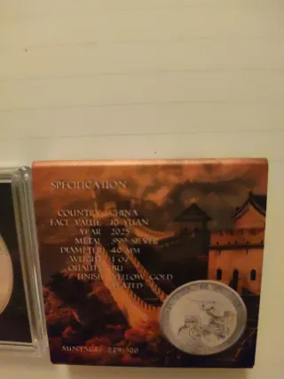 Moneda Dragón China Dorada