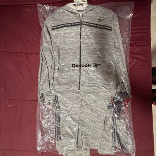 Conjunto deportivo Reebok gris infantil