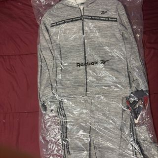 Conjunto deportivo Reebok gris infantil