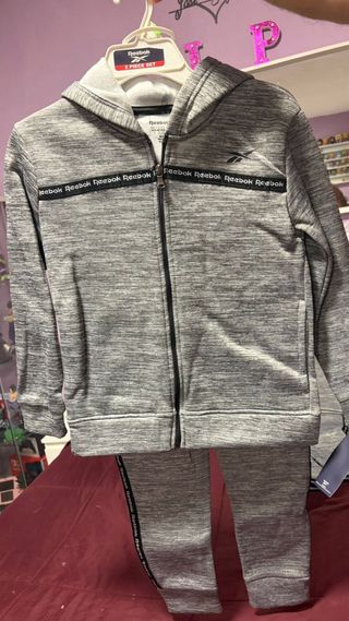 Conjunto deportivo Reebok gris infantil