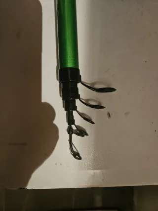 Caña de pescar telescópica verde