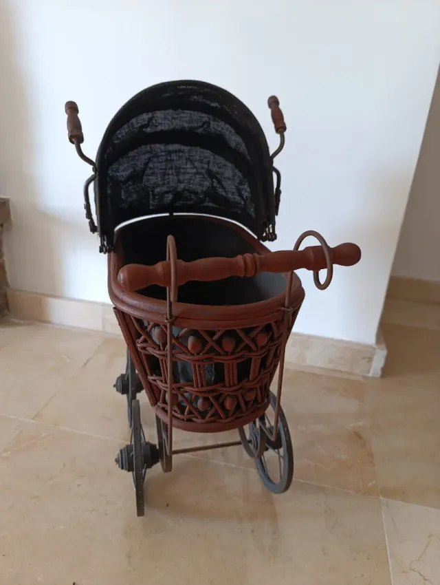 Cochecito de muñecas antiguo madera