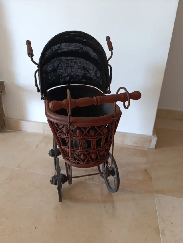Cochecito de muñecas antiguo madera