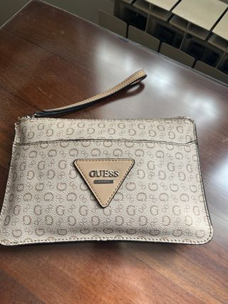 Bolso Guess bandolera o de mano beige