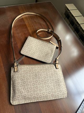 Bolso Guess bandolera o de mano beige