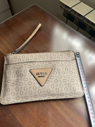 Bolso Guess bandolera o de mano beige