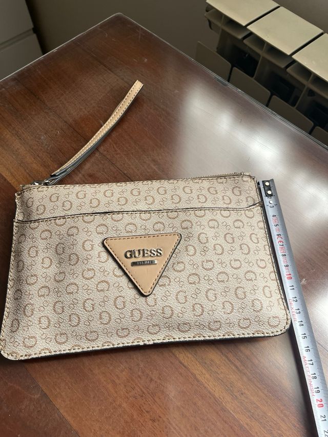 Bolso Guess bandolera o de mano beige