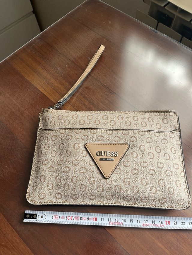 Bolso Guess bandolera o de mano beige