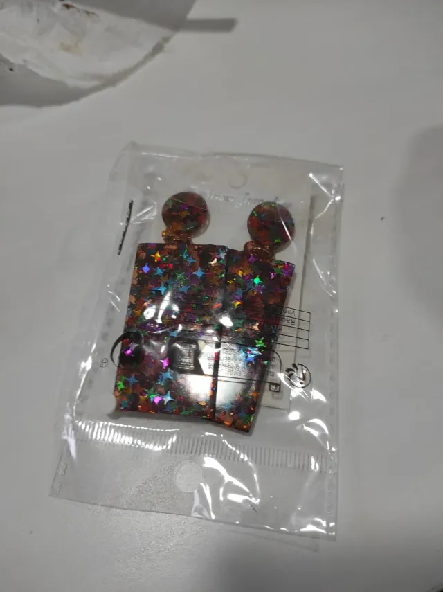Pendientes rectangulares con estrellas multicolor