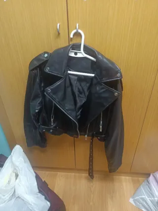 Chaqueta de cuero negra