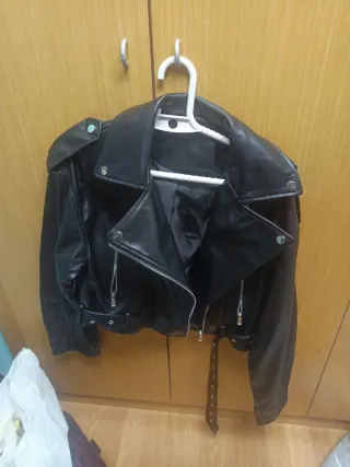 Chaqueta de cuero negra