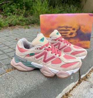 New Balance 9060 Bege e Rosa
