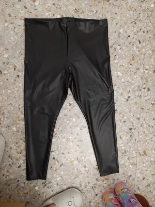 Pantalones cuero sintético