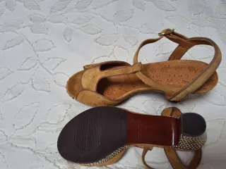 Sandalias de tacón con estampado