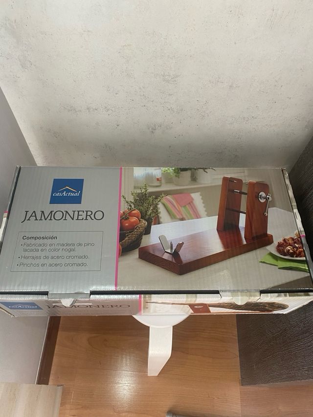 Jamonero de madera y metal