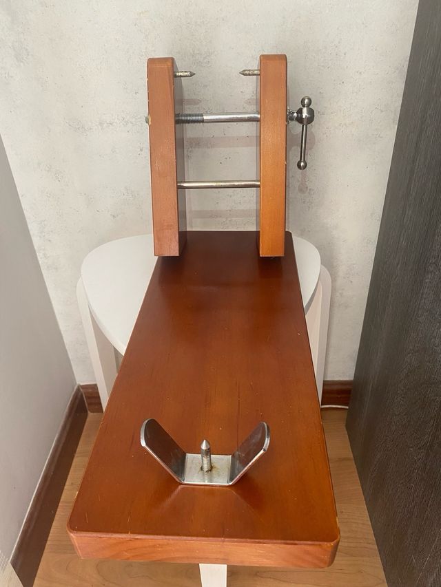 Jamonero de madera y metal