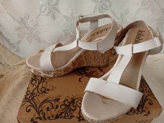Sandalias doradas cuña talla 37