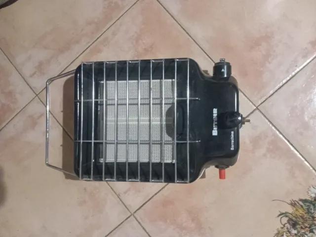 Estufa Butsir Negra y Plateada