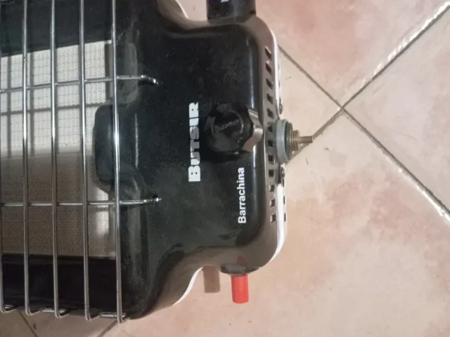 Estufa Butsir Negra y Plateada