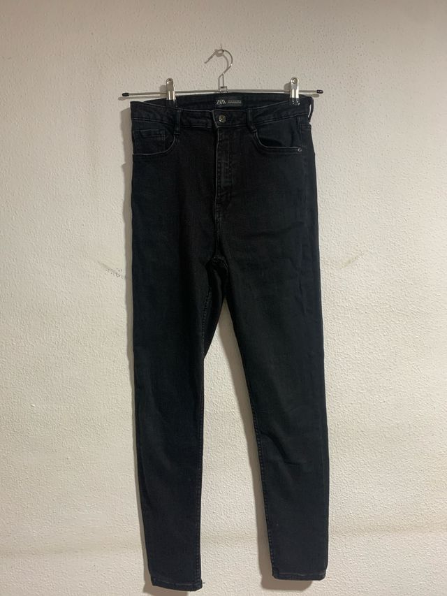 Pantalón vaquero negro Zara Talla 42
