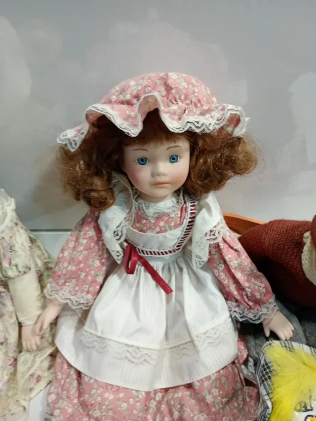 Lott di bambole in porcellana e clown