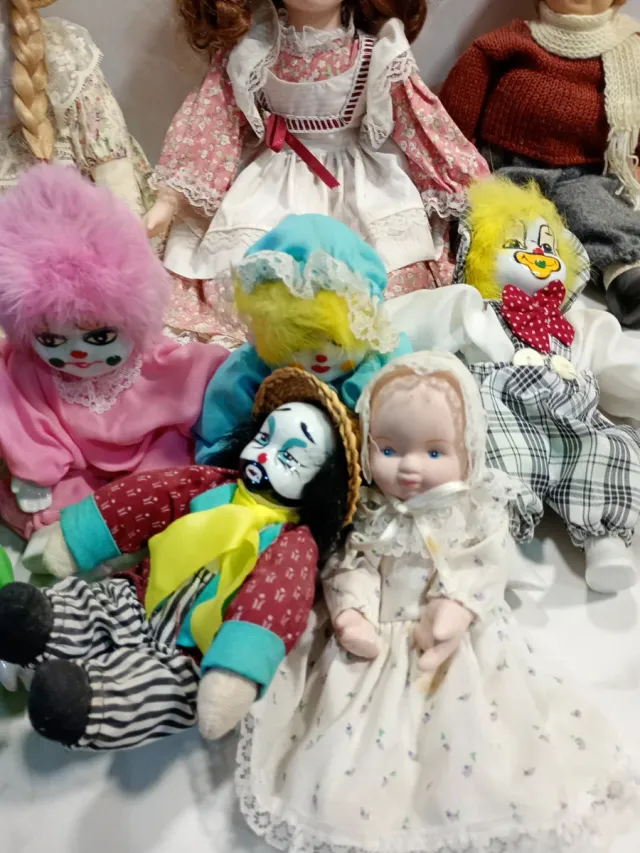 Lott di bambole in porcellana e clown
