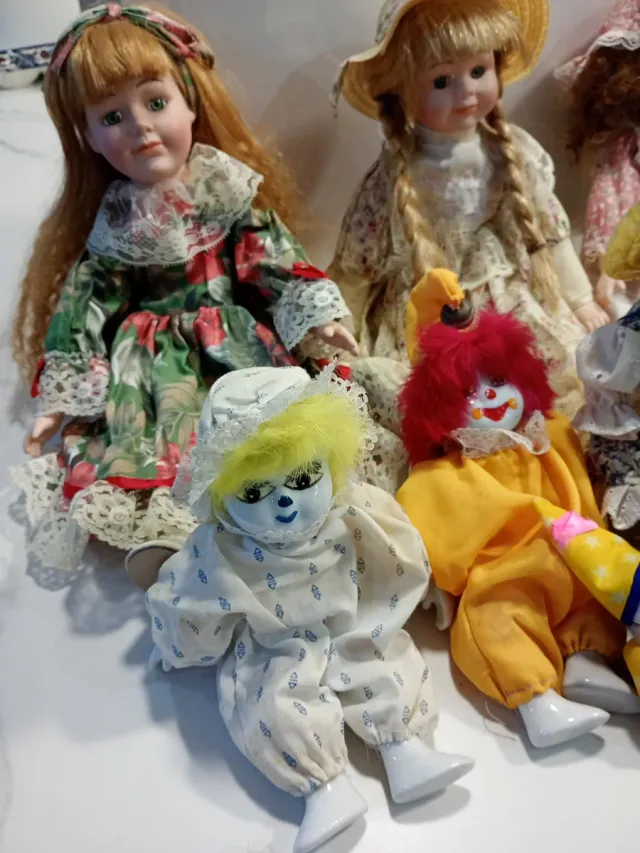 Lott di bambole in porcellana e clown