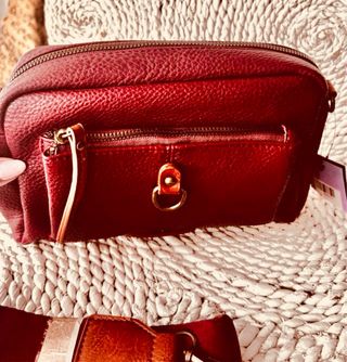 Bolso hombro o cruzado color teja a estrenar .