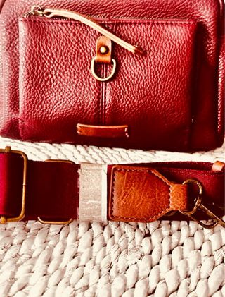 Bolso hombro o cruzado color teja a estrenar .