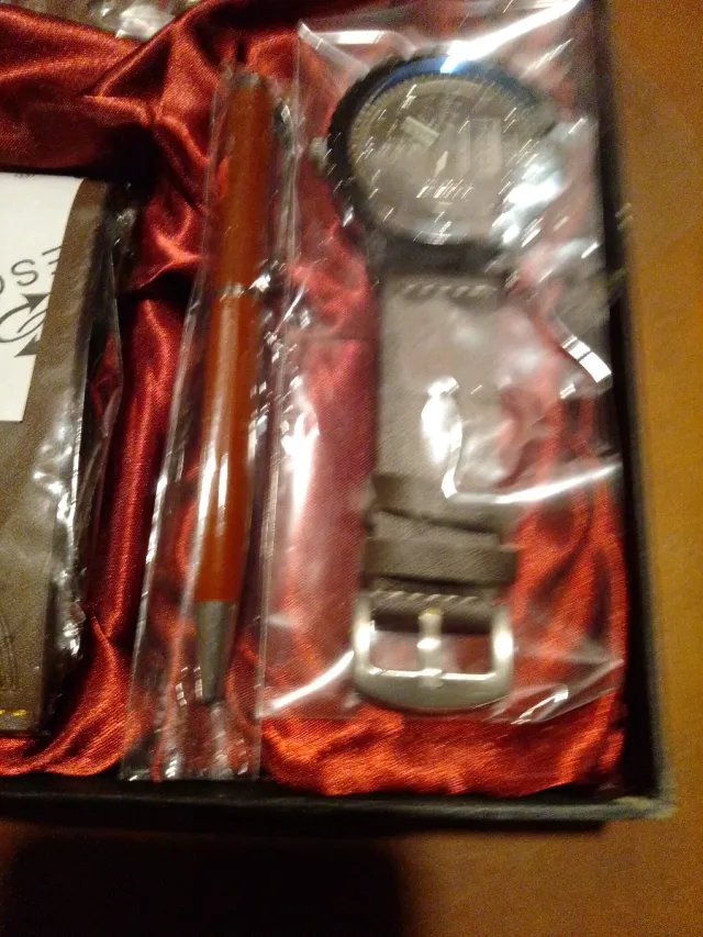 Lote Cartera, Cinturón, Reloj, Llavero y Bolígrafo