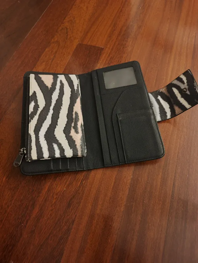 Bolso y cartera estampado cebra PARFOIS