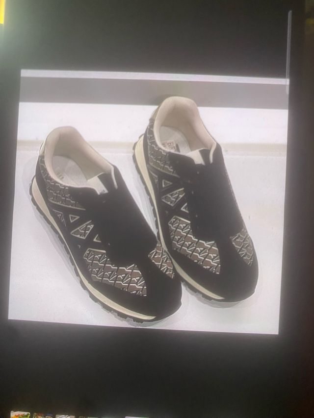 Zapatillas Armani Negras y Doradas