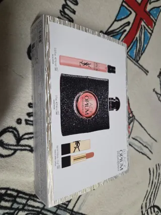 Scatola Yves Saint Laurent vuota