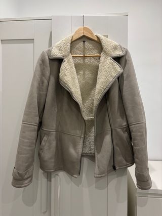 Chaqueta borreguito Naf Naf. Buena calidad